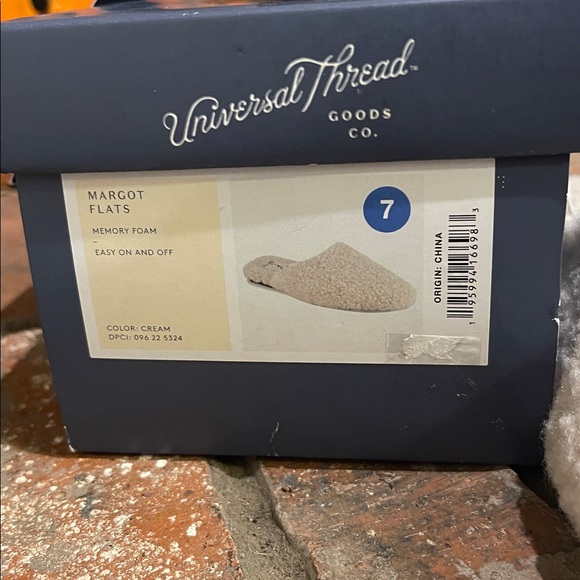 Universal Thread Cream Fuzzy Mules Sz 7 - Picture 2 of 8